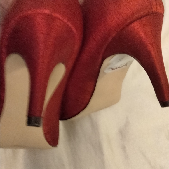 Gorgeous shantung silk Nine West heels 👠 ❤️ - Picture 3 of 4